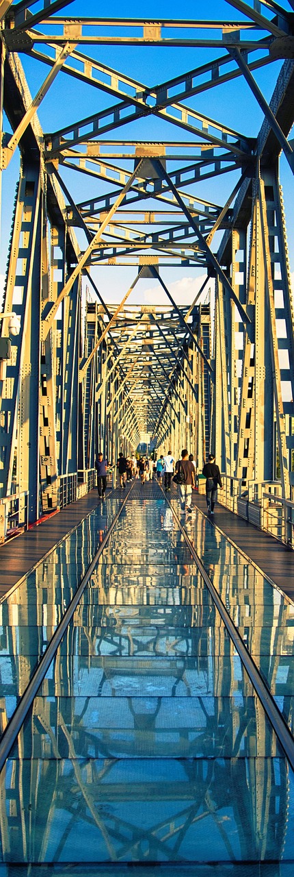 松花江铁路桥钢架 · Steel Truss of the Old Railway Bridge