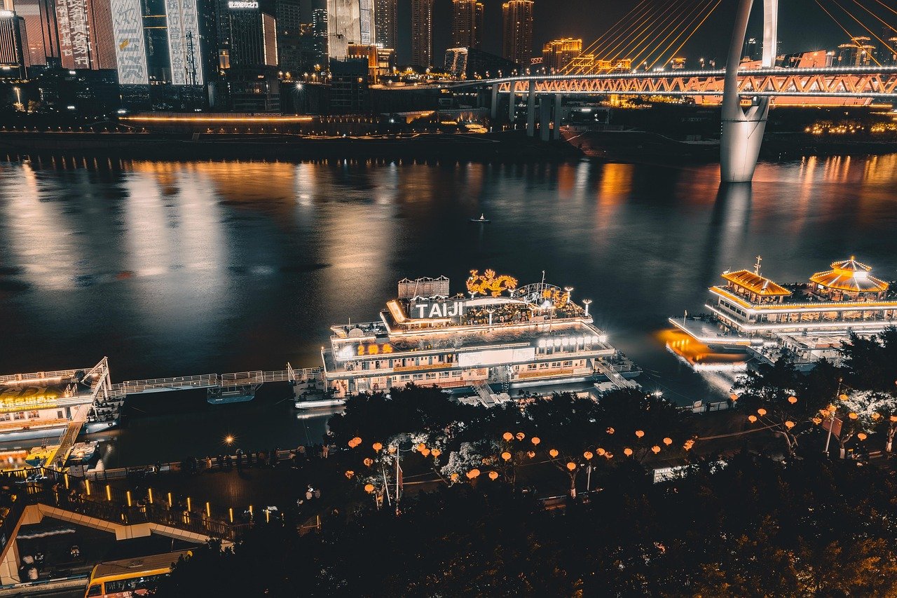 朝天门码头夜景 · Chaotianmen Wharf Night View