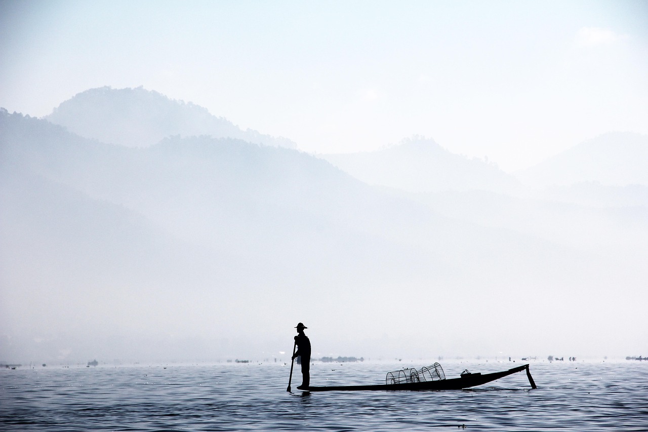 鸬鹚渔翁 · Cormorant Fisherman