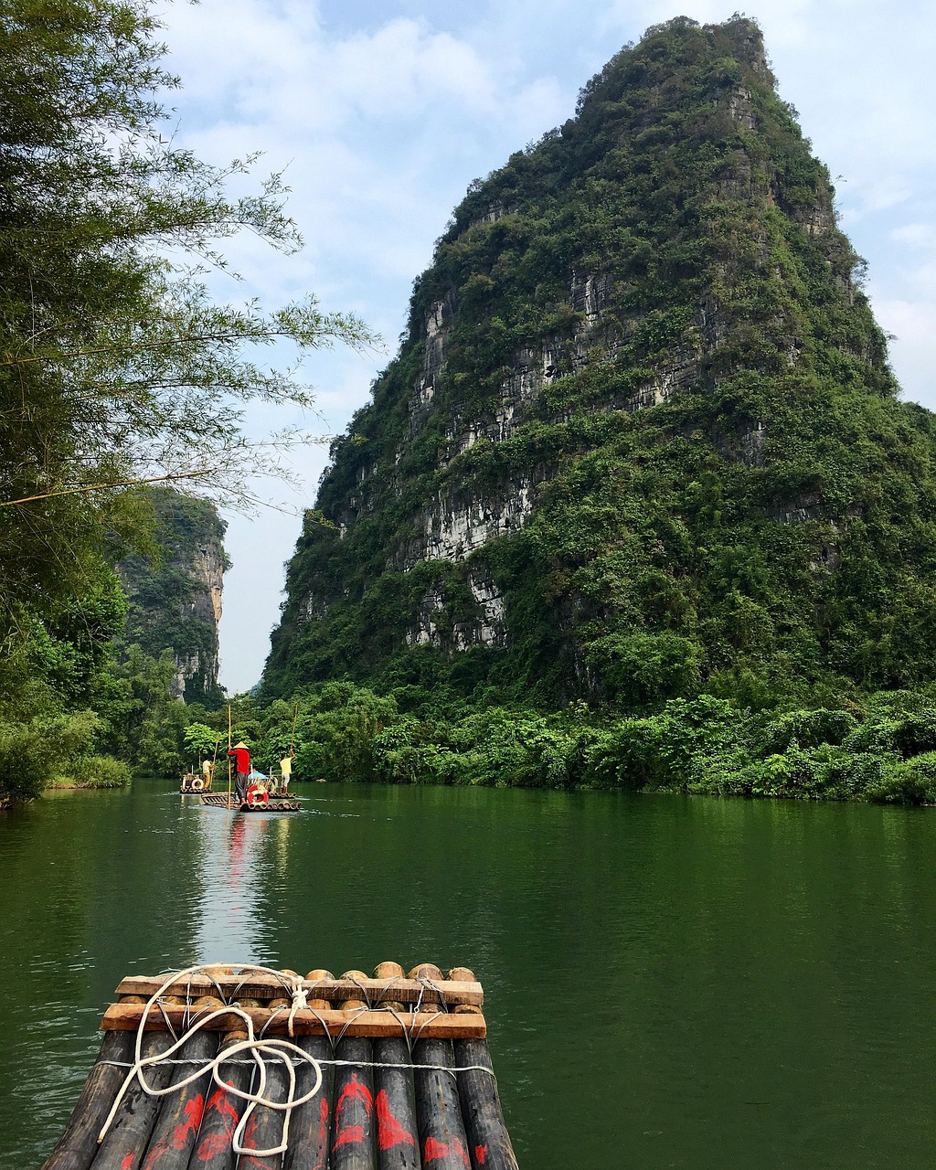 喀斯特峰林 · Karst Peaks