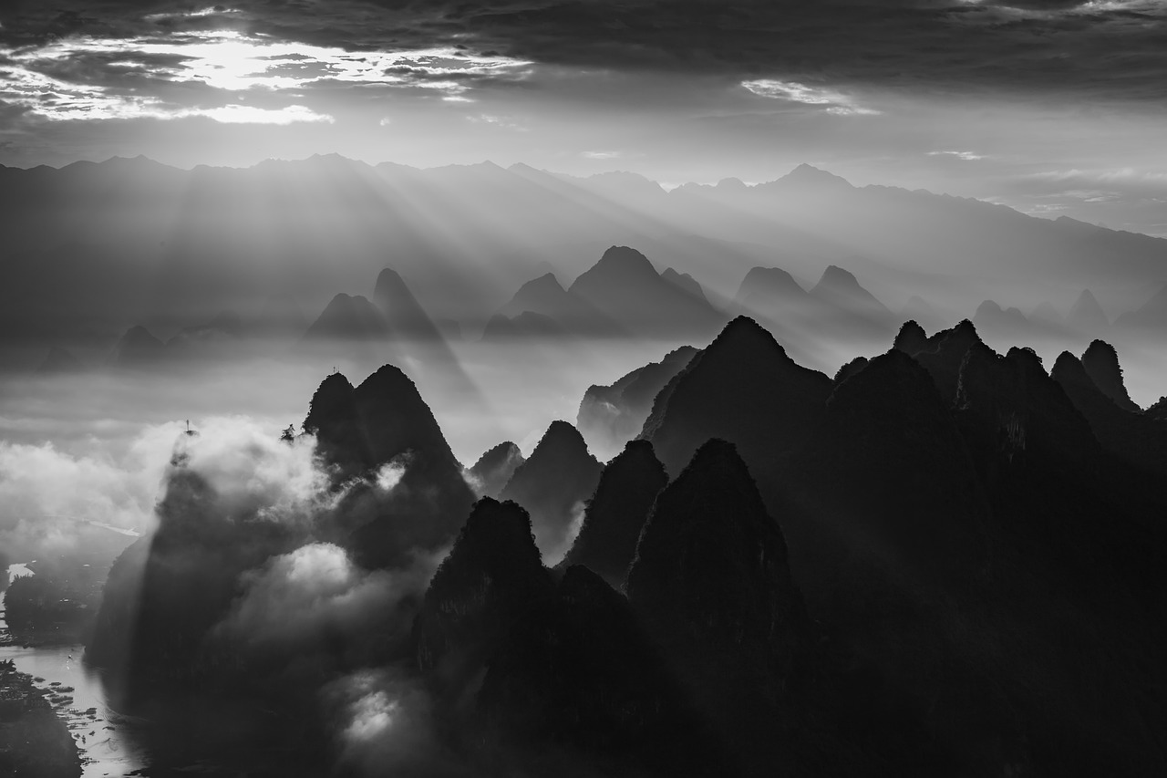 喀斯特峰林 · Karst Peaks