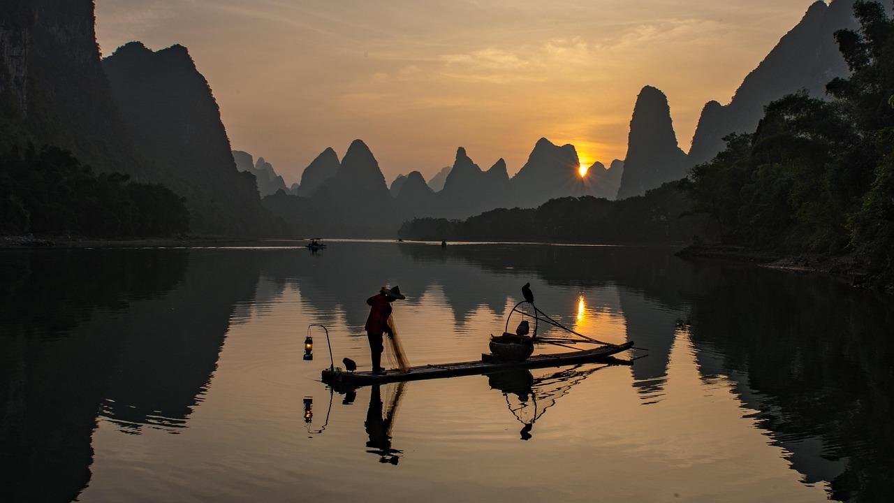 喀斯特峰林 · Karst Peaks