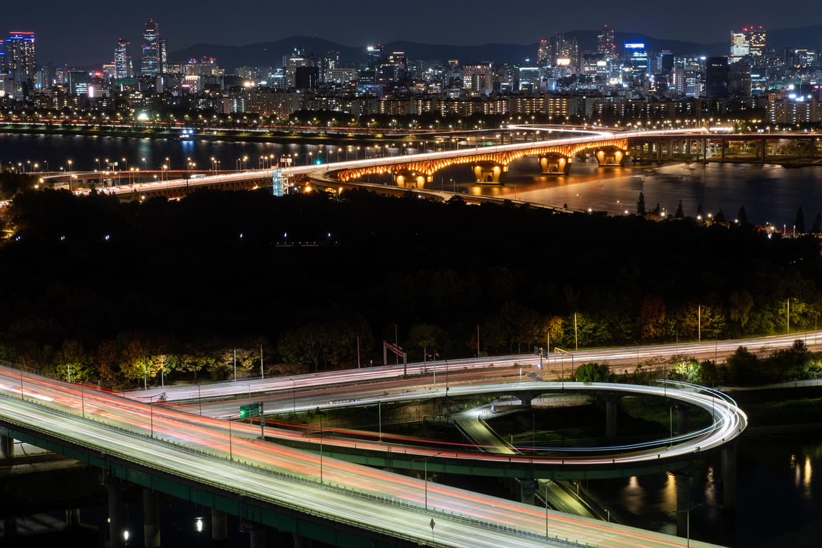 御河桥夜景 · Bridge over the Yu River at Night