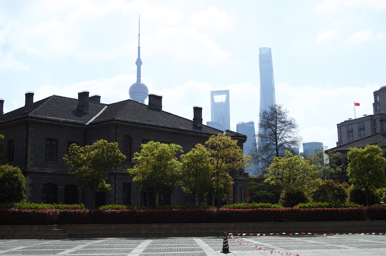 陆家嘴天际线 · Lujiazui Skyline